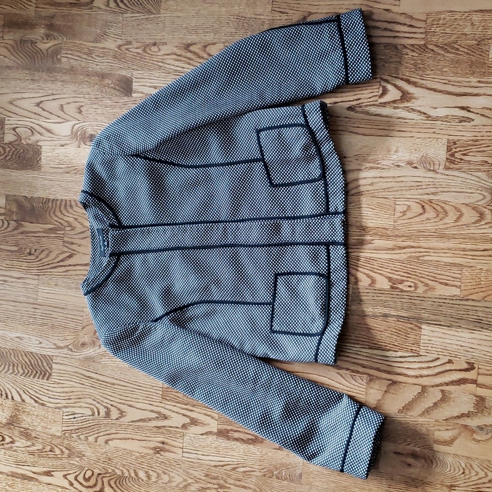 (14) Jones New York 100% Cotton Exterior Textured Padded Shoulder Blazer